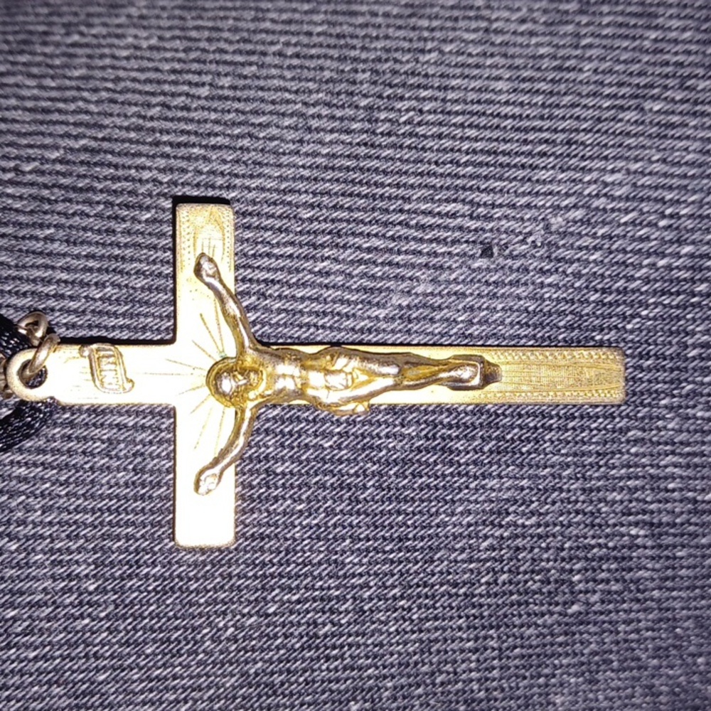 12 k gold cross pendent.